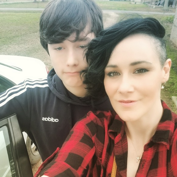 Meet your Posher, Liz - Picture 1 of 1